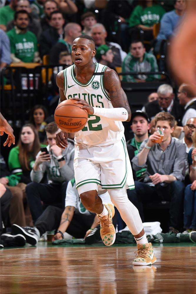 前广州恒大知名国脚刑期曝光,原本已跑路,通知领工资时被逮捕.