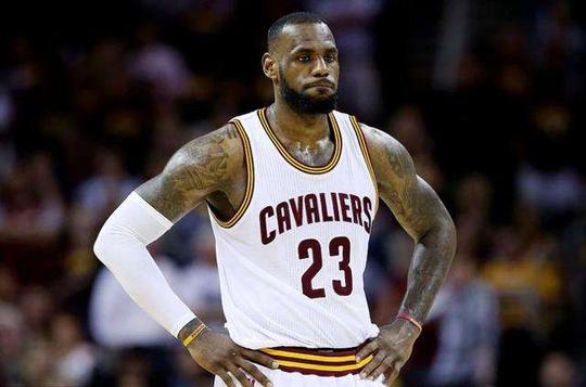 体育张伟丽二番战KO乔安娜 获得金腰带挑战权